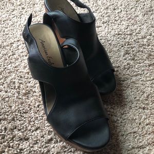American Eagle black leather wedges